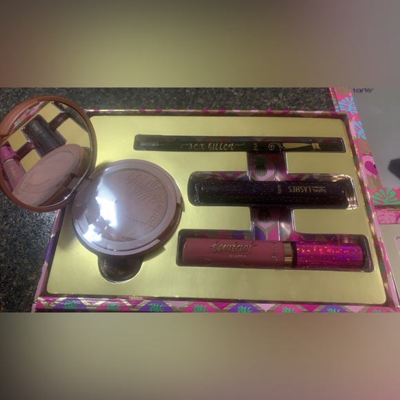 Tarte Passport To Paradise Collectors Set - Picture 4 of 5